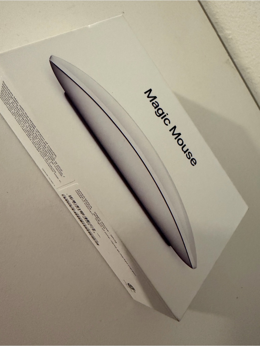 Apple White Magic Mouse - Sleek Multi-Touch Wireless Mouse